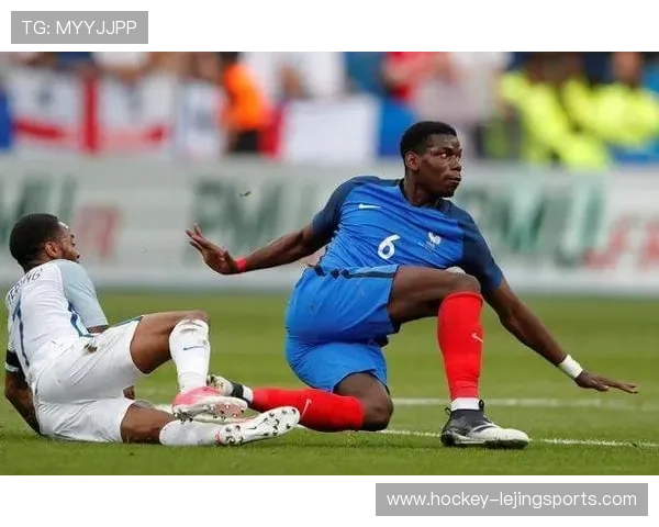 足球球星炫技对决震撼场面高清大图展示精彩舞步与球技结合